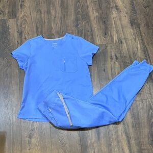 Hanes Women’s premium v-neck 1 pocket scrub top and high rise jogger bottoms